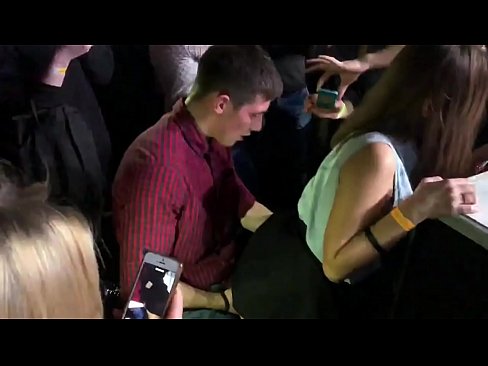 ❤️ रशियन नाईट क्लबमध्ये वास्तविक सेक्स. गुद्द्वार आणि योनी मध्ये 18 वर्षीय रशियन मुलगी एक नाईट क्लब मध्ये fucked आमच्याकडे ❌